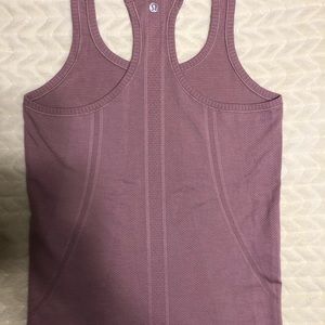 Lululemon top